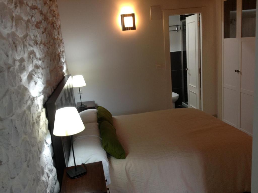 Apartamentos Rurales La Villa De Piedra Cartes Room photo