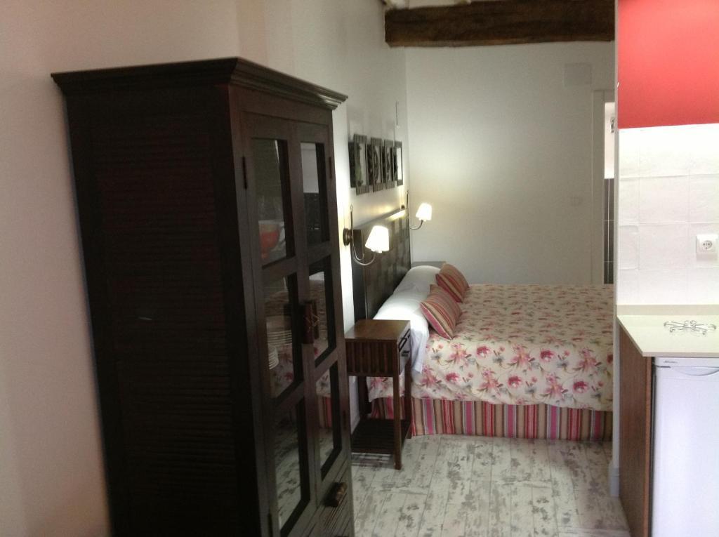 Apartamentos Rurales La Villa De Piedra Cartes Room photo